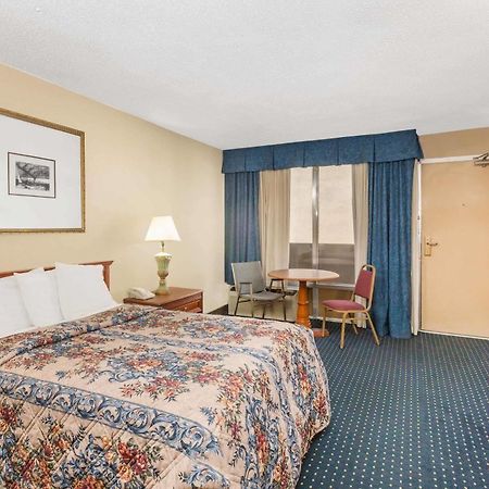 Knights Inn Overland Park Mission Bagian luar foto