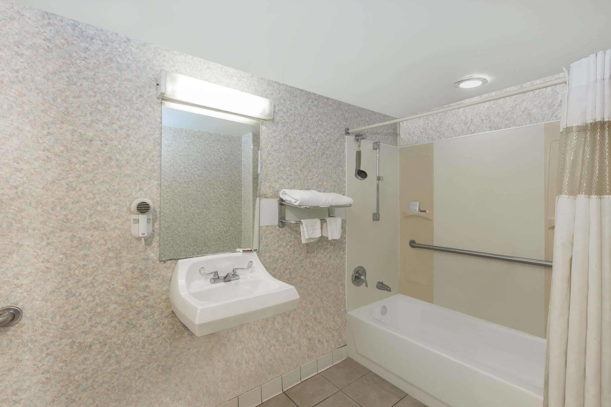 Knights Inn Overland Park Mission Bagian luar foto