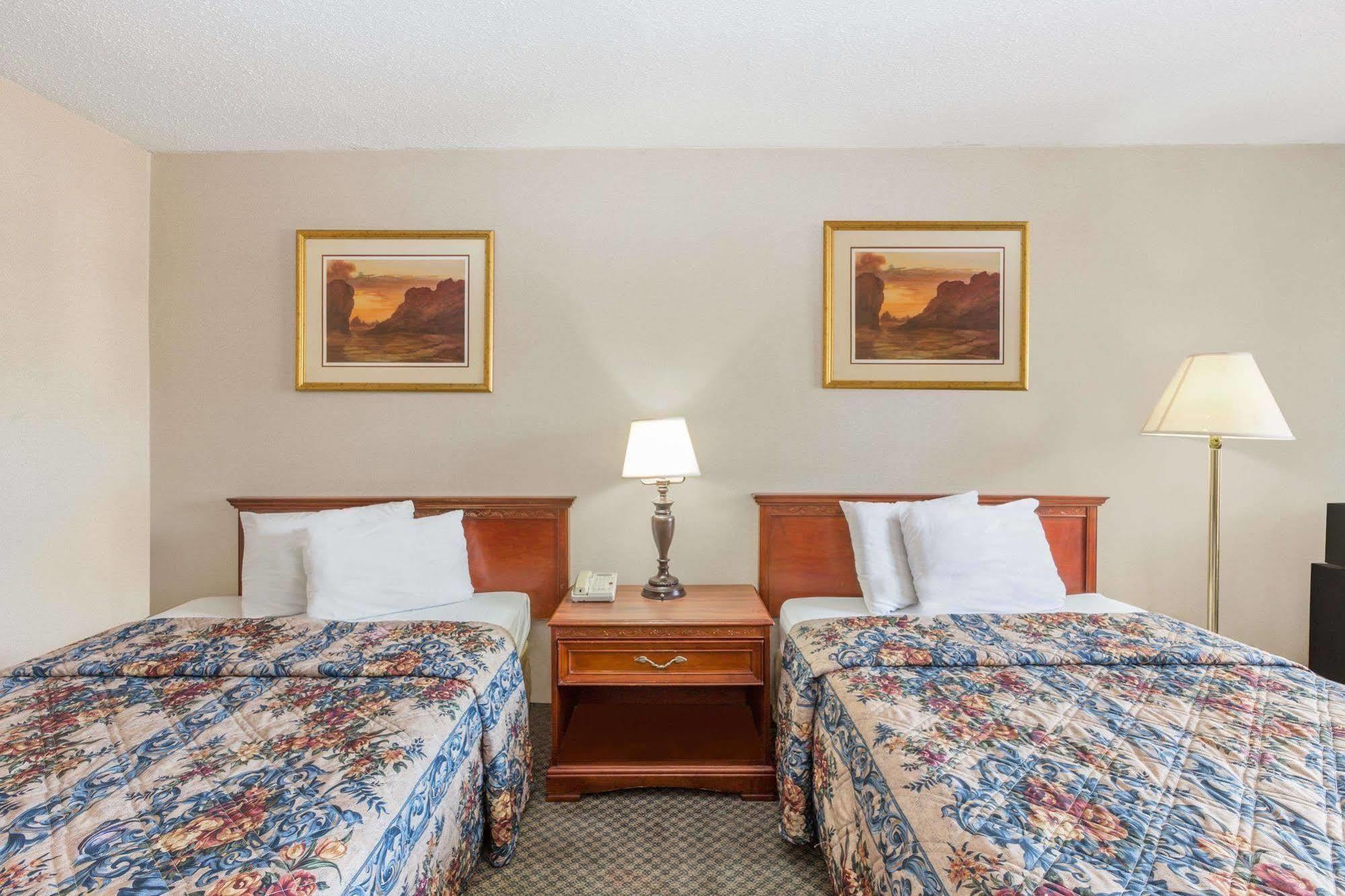 Knights Inn Overland Park Mission Bagian luar foto