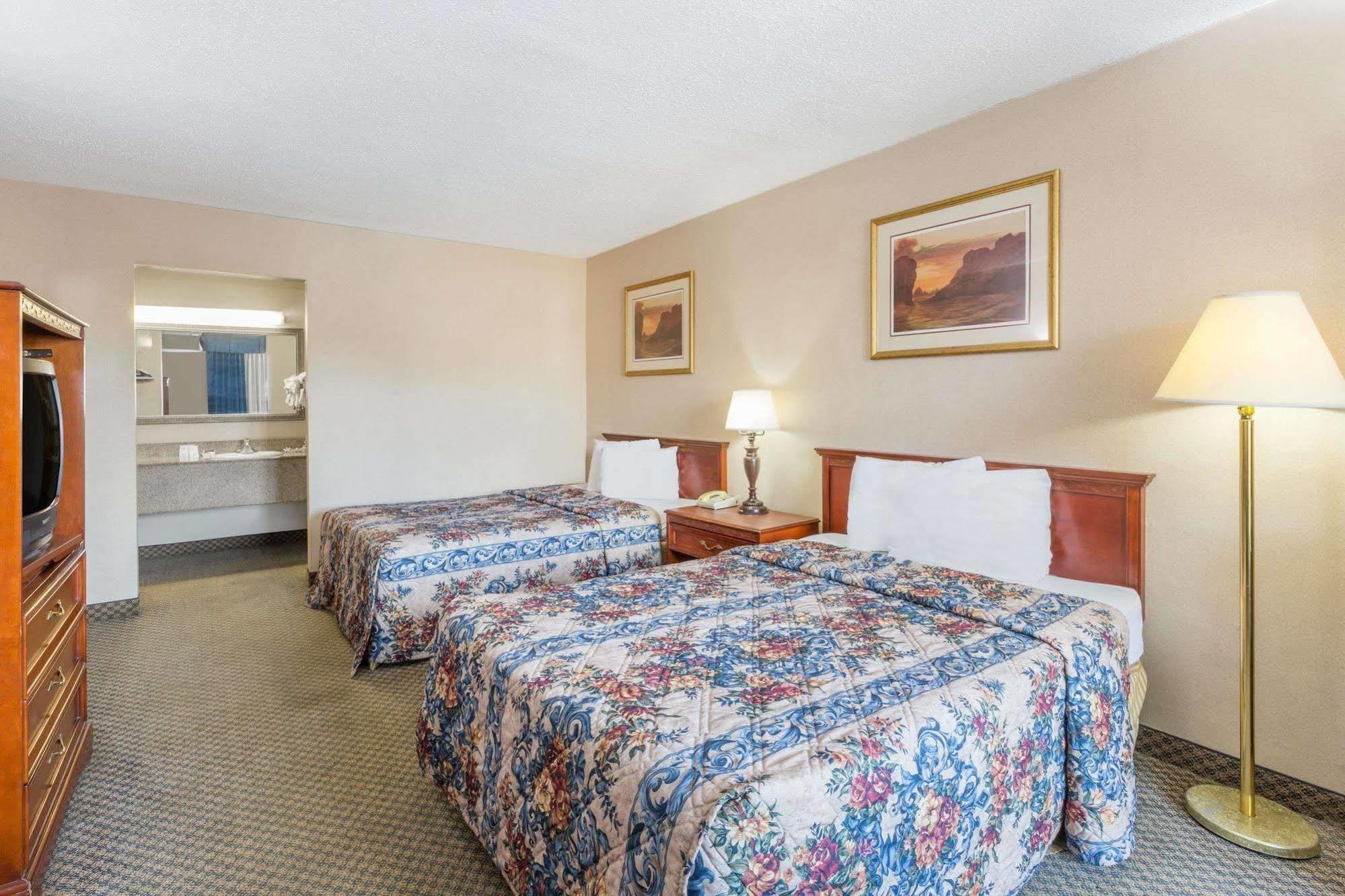 Knights Inn Overland Park Mission Bagian luar foto
